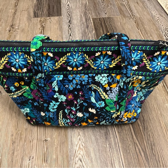Vera Bradley Bags - Picture 11 of 16